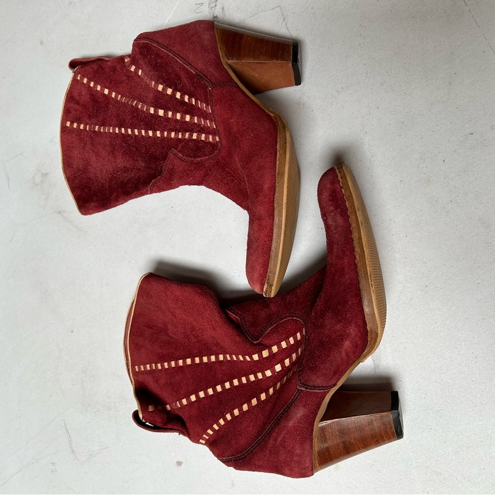 Sofsol size 7 burgundy boots